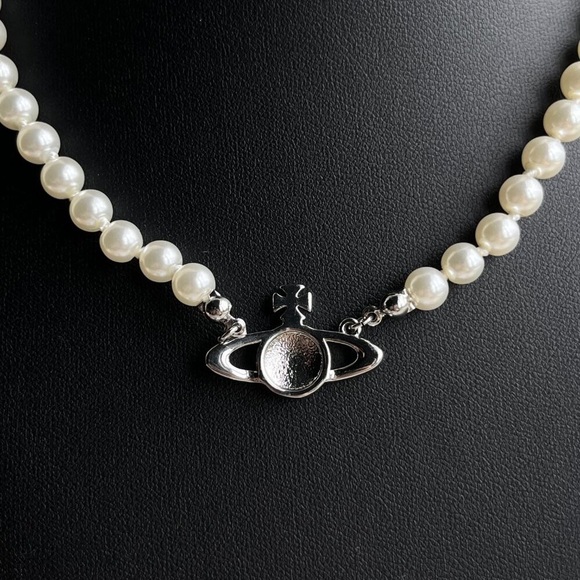 🍎BRAND NEW Vivienne westwood Silver Orb Pearl Choker Necklace - Picture 5 of 5